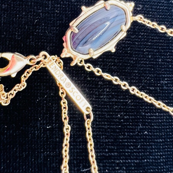 Kendra Scott Gold Tone Baroque Ella Pendant With Black Banded Agate Necklace - Picture 3 of 7